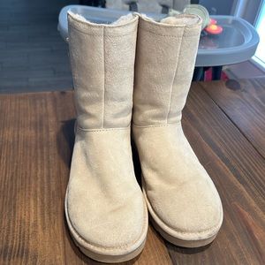 White Uggs size 7